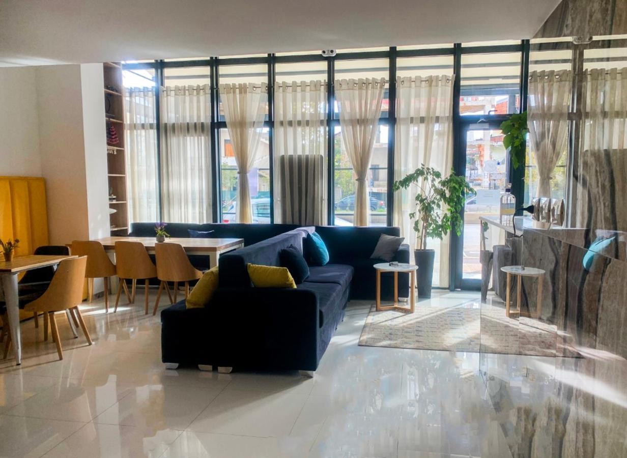 Park Hotel Tirana Yzberish Exterior photo