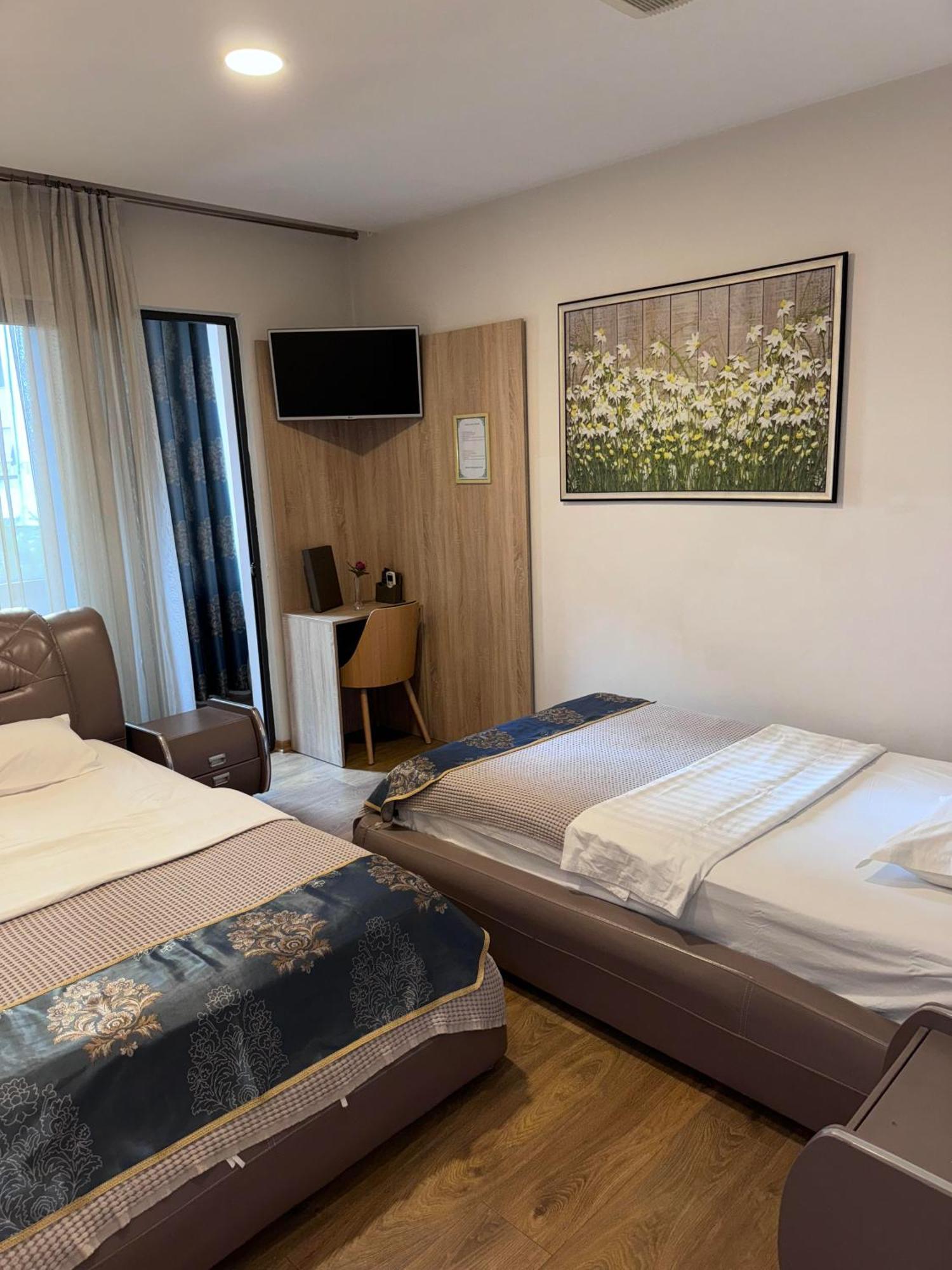 Park Hotel Tirana Yzberish Exterior photo