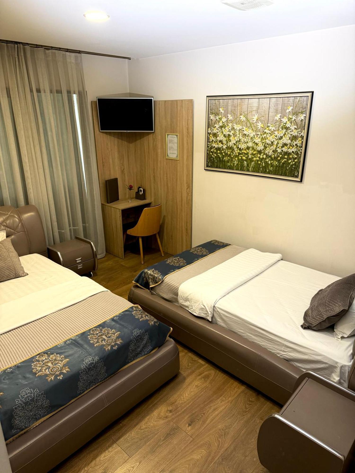 Park Hotel Tirana Yzberish Exterior photo