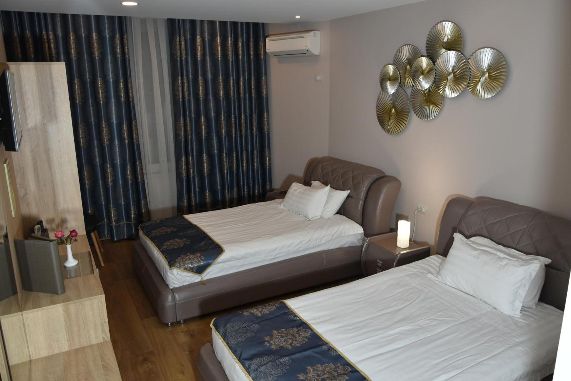 Park Hotel Tirana Yzberish Exterior photo